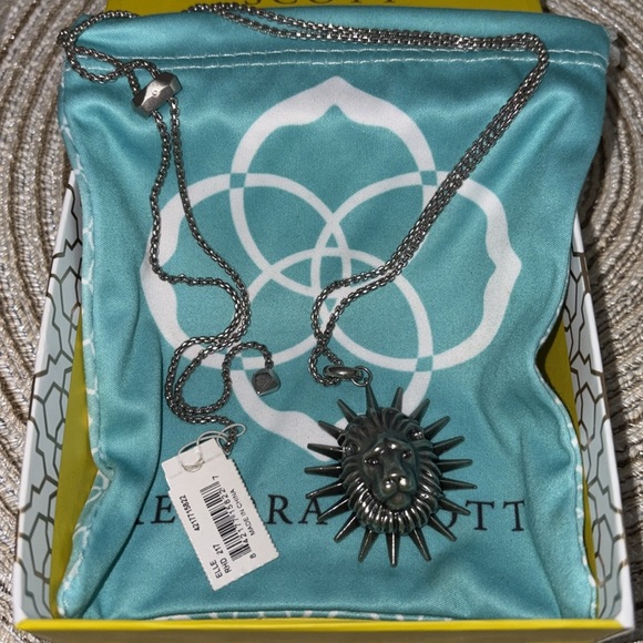 Kendra Scott Silver Lion Long Strand Slider Necklace NWT - Picture 9 of 10